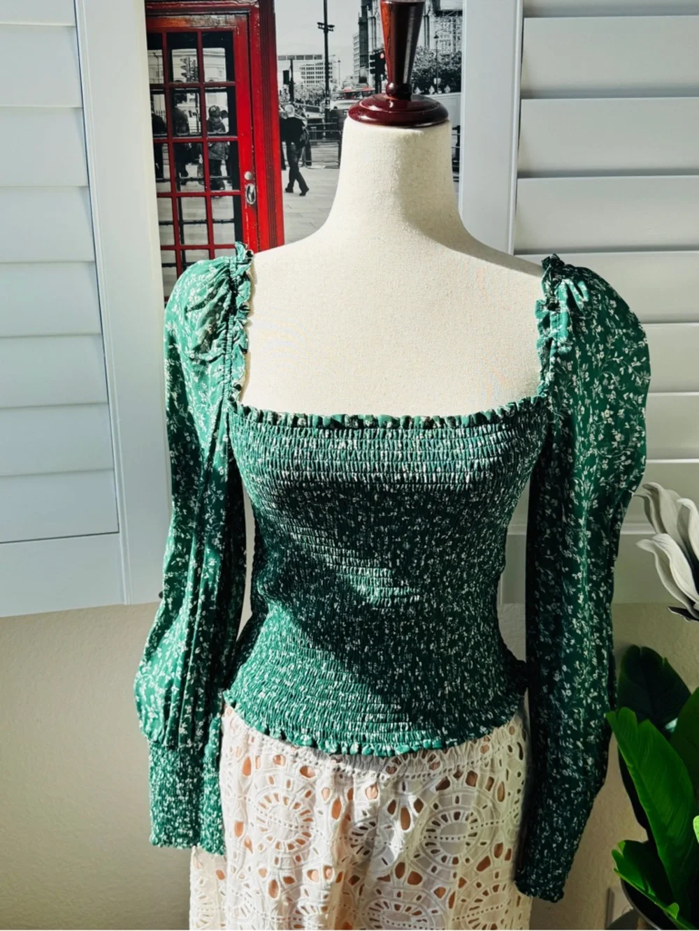 Reformation. Size M. Green Smocked Square-Neck Puff Sleeve Top